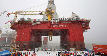 中国初の北極深海半潜水掘削装置「維京竜」竣工　山東煙台