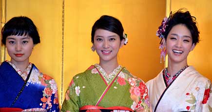 日本の国民的美少女、和服で新年を迎える