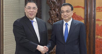 李克強総理は職務上の報告をするために北京に来た崔世安氏と会見
