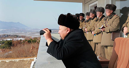 金正恩氏、朝鮮人民軍聯合部隊の対抗訓練を視察