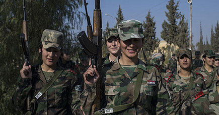 シリアの女子兵士の軍営生活