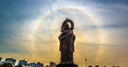 武漢の帰元寺で神々しい日の光