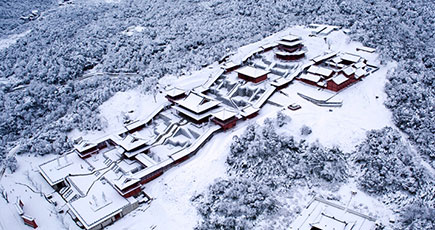 新華網無人機が空撮した大雪が降った後の金仏山：童話世界ごとき