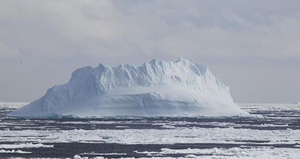 南極氷山の壮美景観