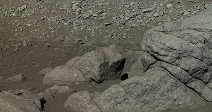月探査機「嫦娥」により撮影した月面のカラー写真が初公開