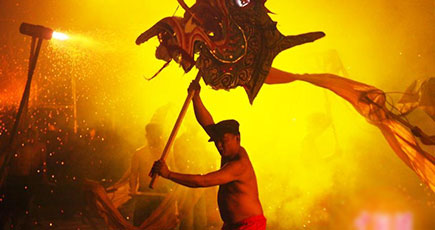 湖南省、伝統的な「焼竜祭り」が開催