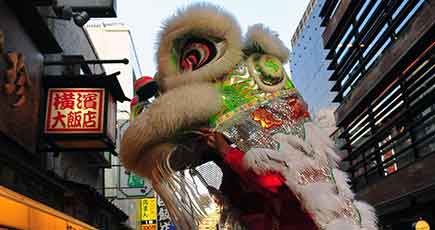 横浜中華街で春節の獅子舞