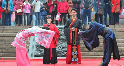 南寧市の孔子廟で見合いイベント　男女100人が漢服姿で参加