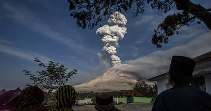 シナブン火山が大噴火