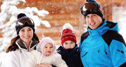 英ウィリアム王子がスキーバカンス　幸せそうな家族写真を公開
