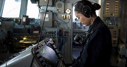 四川出身の女性、米軍強襲揚陸艦で勤務