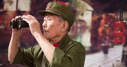96歳抗日元兵士が写真撮影　ファションの達人に