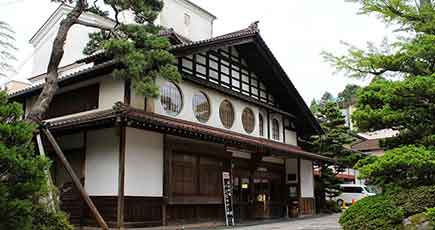世界最古の宿泊施設、日本の旅館が首位に