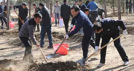 閣僚クラス指導者１５０人、北京の植樹奉仕に参加