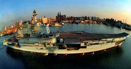 遼寧艦の最新写真が公開　右サイドから撮影