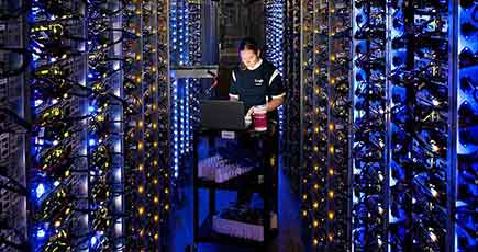 グーグルのデータセンターに迫る　7.5万台の機器を収容