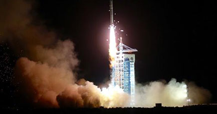 中国、初の微重力科学実験衛星「実践10号」の発射に成功