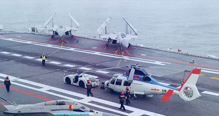 空母「遼寧艦」、J-15艦載機の訓練写真が公開