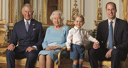 エリザベス女王90歳に　4世代そろって記念撮影