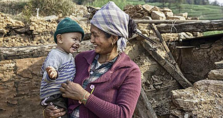 ネパール乳児が2回の地震を生き延びる 日本赤十字会が救助