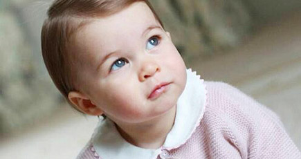 プリンセスシャーロットは1歳になり　可愛い写真が発表され