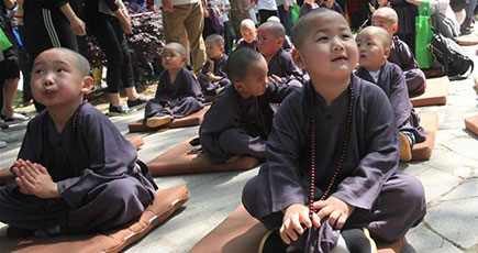「最も萌える小僧」が南京の栖霞山で修行を体験