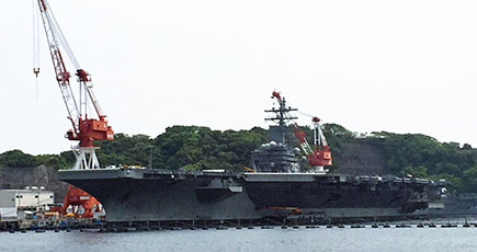 横須賀港 巡回クルーズで日米の艦艇を満喫