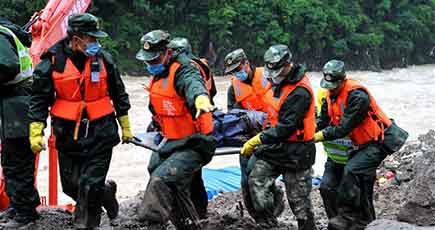 福建泰寧土石流災害現場で遭難者35人の遺骸を見つけ、また1人消息不明