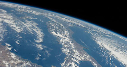 「神様の視点」から見る青い地球ーー宇宙で撮影する地球の美景