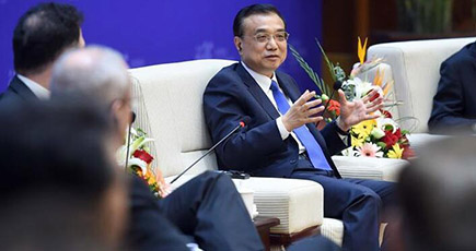 李克強総理は中国ビッグデータ産業サミット及び中国電子ビジネスイノベーション発展サミットに出席する業界人士と対話・座談を行い