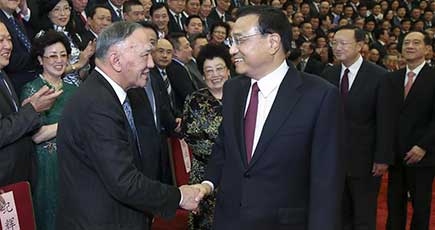 李克強総理は華僑華人団体聯誼大会出席の代表全員と会見