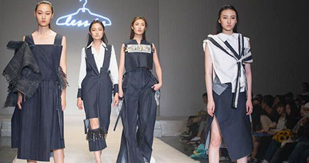 北京服装学院、新生代ファッションショーを行い