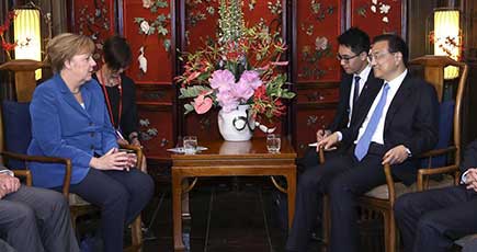 李克強総理、メルケル首相と会見　北京で第４回中独政府協議へ