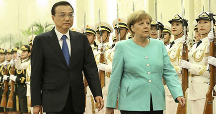 李克強総理、歓迎式を行い、ドイツのメルケル首相の中国訪問を歓迎