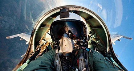 各国の戦闘機パイロットの自撮り写真