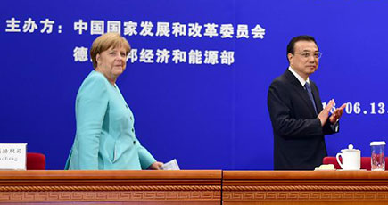 李克強総理、ドイツのメルケル首相と第8回中独経済技術協力フォーラムに共同出席