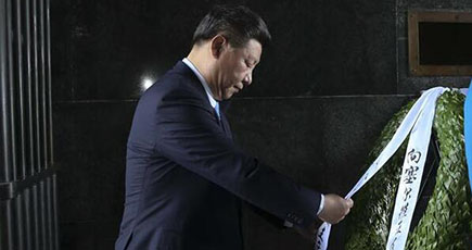 習近平主席、セルビアの無名英雄記念碑に花輪をささげる