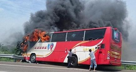 台湾のバス火災　本土旅行者２４人死亡