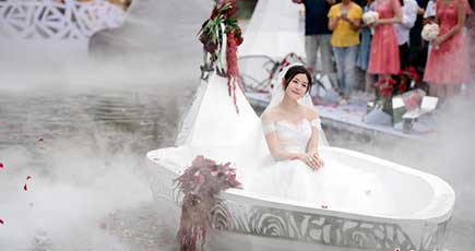 陳暁と陳妍希、北京で美しくロマンチックな結婚式を行われ