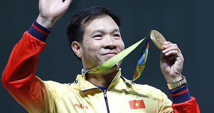 射撃、ホアン・シャンビン選手が五輪初の金メダルをベトナム代表団にもたらす