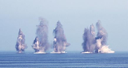 勇ましい！　北海艦隊の戦艦4隻が実弾演習