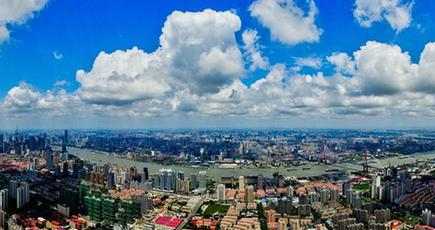 上海で「抜けるような青空」が広がる