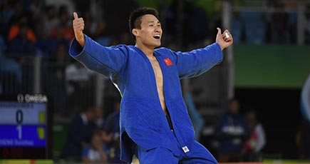 中国柔道男子は五輪初のメダルを獲得