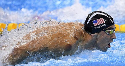 競泳、フェルプス選手が男子200メートル個人メドレー決勝に進出