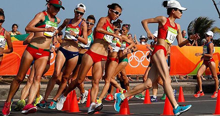 陸上競技——劉虹選手は女子20キロ競歩の金メダルを獲得