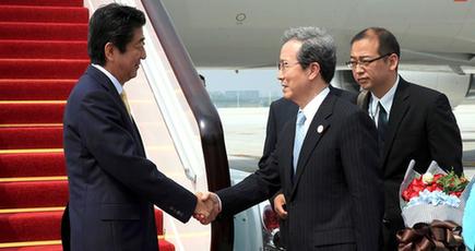 日本の安倍晋三首相が杭州に到着