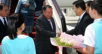 ラオスのブンニャン国家主席が杭州に到着