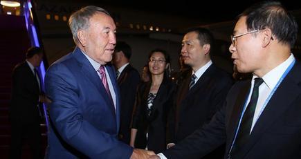 カザフスタンのナザルバエフ大統領が杭州に到着