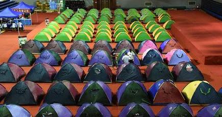 南京林業大学、新入生の保護者に「思いやりのテント」提供