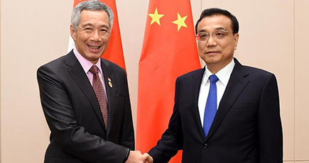 李克強総理、ラオスでシンガポール首相と会見